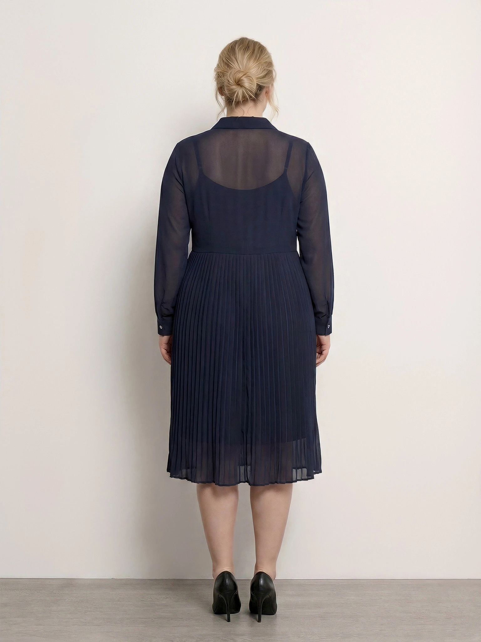 Платье с плиссированной юбкой темно-синего цвета на подкладке